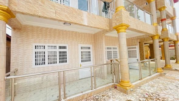 Appartement à louer au rez-de-chaussée à Samatara, dans une cour fermée - Image 1