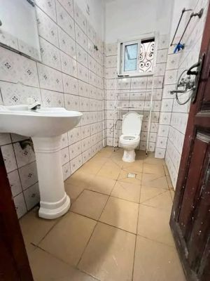 Magnifique appartement style cadre personnel à louer à Logbessou nickel oil - Image 5