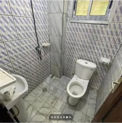 Studio moderne à louer à ndongbong sur le goudron 80 mille - Image 4