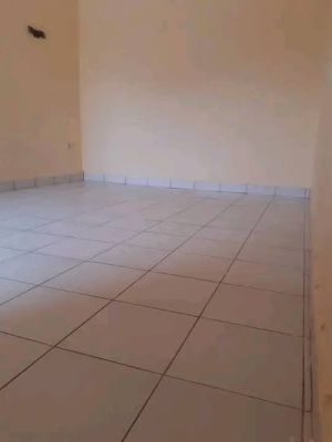 Studio moderne à louer à Ngousso - Image 1