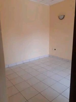 Studio moderne à louer à Ngousso - Image 3