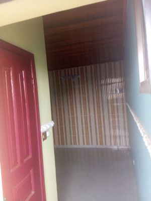 Magnifique chambre climatisée douche placard véranda situé net sur la route en pavés à kotto Baden-Baden - Image 4