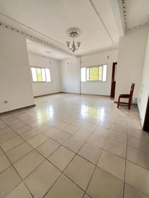 Appartement moderne au 1er niveau  à Logpom à 200m du goudron - Image 1