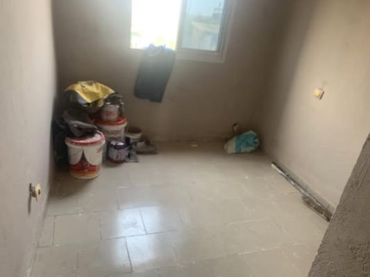 chambre moderne logbessou bao en bordure de route 25mil 10mois ou 20 mil un an possible de négocier avec le bailleur - Image 1