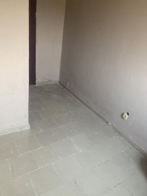 chambre moderne logbessou bao en bordure de route 25mil 10mois ou 20 mil un an possible de négocier avec le bailleur - Image 3