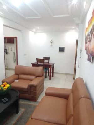 Voici un beau et propre studio moderne à louer à bonamoussadi 20m du goudron à l'étage - Image 1