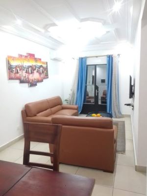 Voici un beau et propre studio moderne à louer à bonamoussadi 20m du goudron à l'étage - Image 2