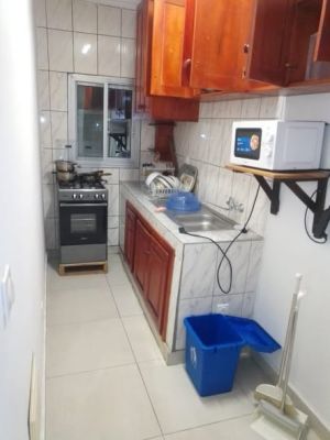 Voici un beau et propre studio moderne à louer à bonamoussadi 20m du goudron à l'étage - Image 3