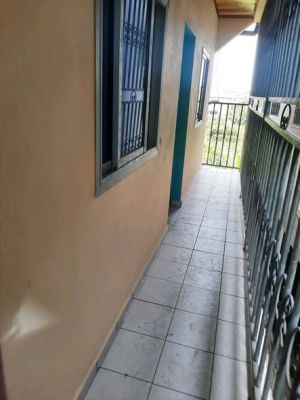 VOICI DEUX STUDIOS MODERNE AVEC  BALCON À NDOGBONG - Image 3