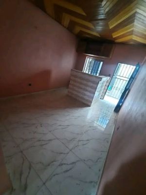 VOICI DEUX STUDIOS MODERNE AVEC  BALCON À NDOGBONG - Image 4