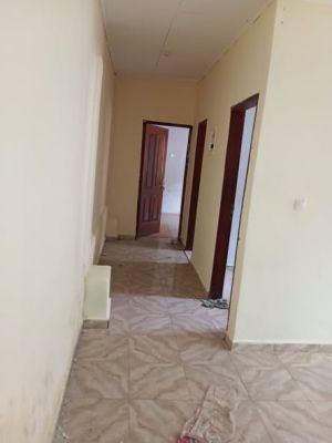 Studio moderne à nyalla nkolbong sur l'axe du stade japoma à 20m du goudron - Image 2