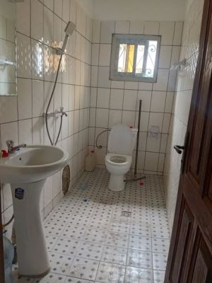 Studio moderne à nyalla nkolbong sur l'axe du stade japoma à 20m du goudron - Image 3