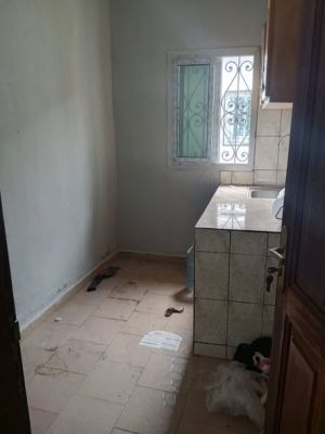 Studio moderne à nyalla nkolbong sur l'axe du stade japoma à 20m du goudron - Image 4