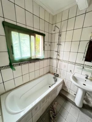 Appartement Moderne Haut Standing sis à Makèpè bordure de route - Image 1