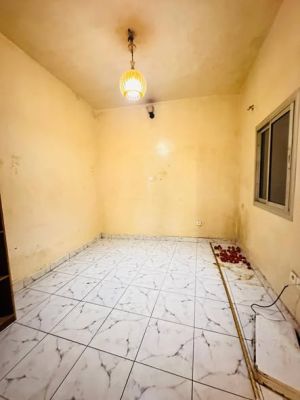 GRANDE CHAMBRE MODERNE À LOUER À L'ÉCOLE DE POSTE - Image 1