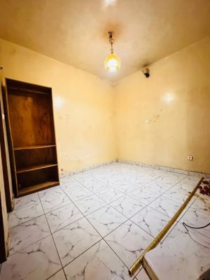 GRANDE CHAMBRE MODERNE À LOUER À L'ÉCOLE DE POSTE - Image 2