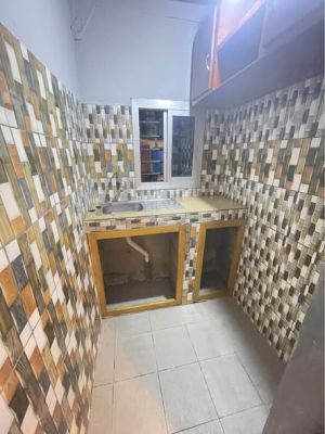 Studio moderne à louer Nsimeyon, à pied du goudron - Image 3