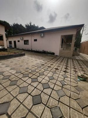 Villa à louer dans le quartier résidentiel de kipé très accessible - Image 4