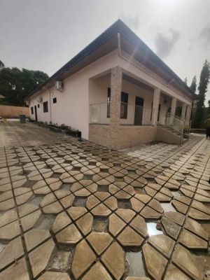 Villa à louer dans le quartier résidentiel de kipé très accessible - Image 5