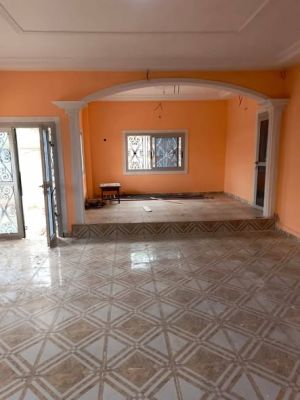 Très grand et Joli appartement haut standing a louer dans un immeuble derrière l'entrée lycée village - Image 2