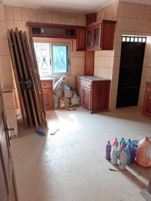 Très grand et Joli appartement haut standing a louer dans un immeuble derrière l'entrée lycée village - Image 5