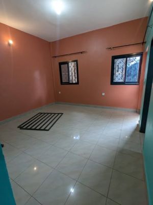 Appartement vip nouvellement construit à louer à nkolfoulou moto 200. 2ch 1dch Forage parking magasin disponible. - Image 5