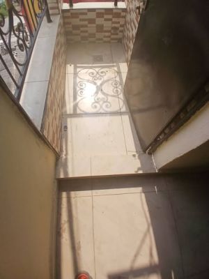 Studion moderne haute standing  à l'etage  situés à BP Cité - Image 2