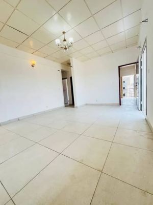 Appartement moderne au 3e niveau à Logpom Gabon bar à 150 Frs du goudron - Image 2