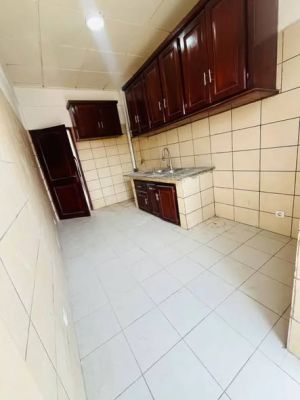 Appartement moderne au 3e niveau à Logpom Gabon bar à 150 Frs du goudron - Image 4