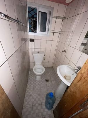 magnifique studio moderne disponible à l’étage avec parking moto et balcon personnel - Image 5