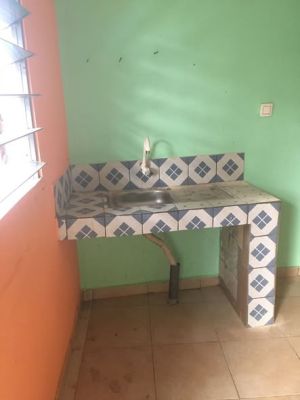 Grosse occasion en or dans l'immobilier !!!!! Voilà une belle chambre moderne + douche + coin cuisine à louer - Image 2