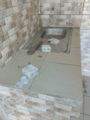 Boutique située à Deido au marché Saker sur l'axe principal - Image 2