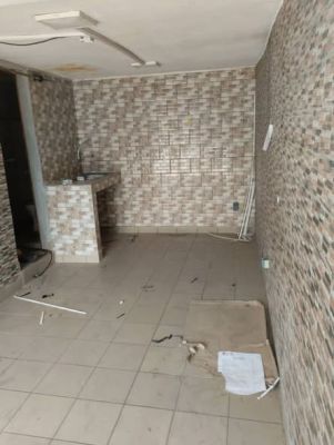 Boutique située à Deido au marché Saker sur l'axe principal - Image 3