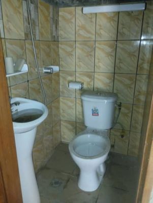 Boutique située à Deido au marché Saker sur l'axe principal - Image 4