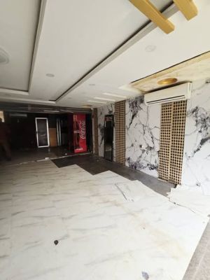 Un Grand Magasin a LOUER au plein cœur de #Ratoma bord de la Route principale promos Ramadan - Image 5