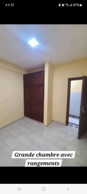 Studio neuf, staffé haut standing au  premier etage à louer à Awae/Nkolanga.Zone  calme et résidentielle. - Image 5