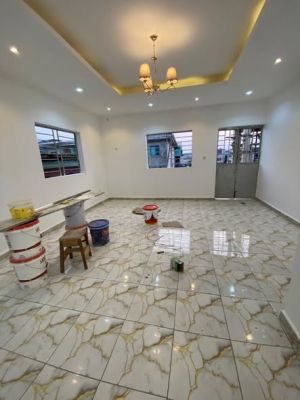 Studio moderne situé à Kotto collège Nal avec forage, gardien, parking, balcon vaste - Image 1