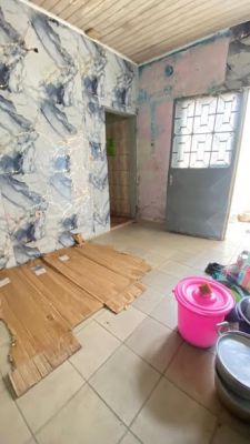 Super chambre moderne à louer à la grande Shell village bien propre carrelé partout sur le goudron dans la barrière - Image 1