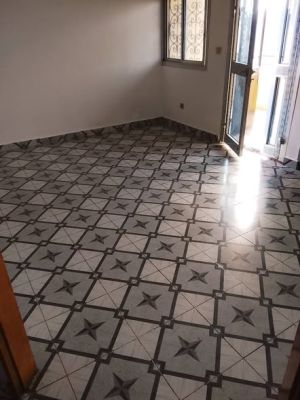 Jolie appartement staffé deux chambres avec placards deux douches avec un grand salon cuisine dans la barrière à 8500... - Image 1