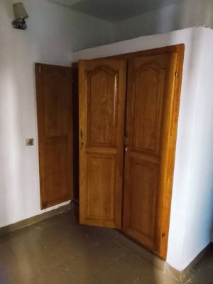 Jolie appartement staffé deux chambres avec placards deux douches avec un grand salon cuisine dans la barrière à 8500... - Image 2