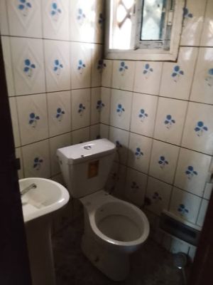 Jolie appartement staffé deux chambres avec placards deux douches avec un grand salon cuisine dans la barrière à 8500... - Image 3