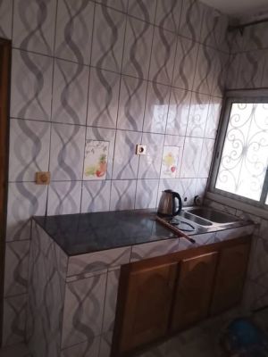 Jolie appartement staffé deux chambres avec placards deux douches avec un grand salon cuisine dans la barrière à 8500... - Image 5