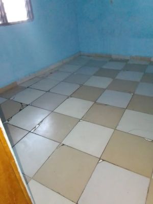 Très vaste et jolie studio moderne cadre très sécurisé a l'immeuble avec forage disponible a Ndogbassi derrière le co... - Image 1