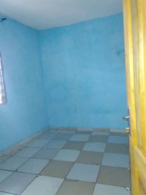 Très vaste et jolie studio moderne cadre très sécurisé a l'immeuble avec forage disponible a Ndogbassi derrière le co... - Image 3