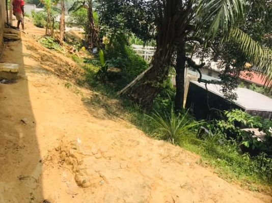 Terrain de 300m2 légèrement accidenté nyalla nkolbong  à 200m2 du goudron titre global ( certificat de vente ) - Image 2