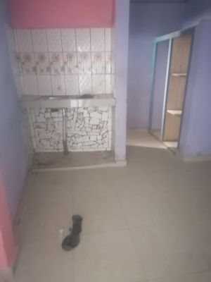 chambre disponible ici a pk 15 carrefour Dallas chambre moderne propre et sécurisé je suis moi même dans la cité tu m... - Image 3