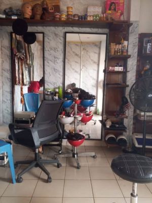 Urgence signalée Fond de salon de coiffure femme (institut de beauté) complet à vendre - Image 2