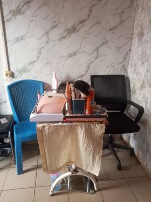 Urgence signalée Fond de salon de coiffure femme (institut de beauté) complet à vendre - Image 5