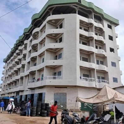 Mise en vente d’un immeuble de R+5 situé a #Madina   le plus grand marché de la #RépubliquedeGuinée - Image 2