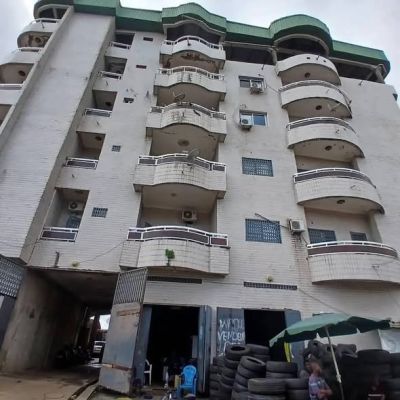 Mise en vente d’un immeuble de R+5 situé a #Madina   le plus grand marché de la #RépubliquedeGuinée - Image 3